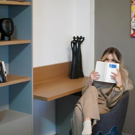 Euphoria Apartment *